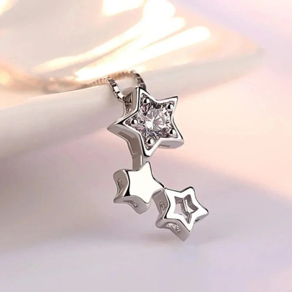 925 Sterling Silver Dainty Star Pendant Necklace - Picture 4 of 5